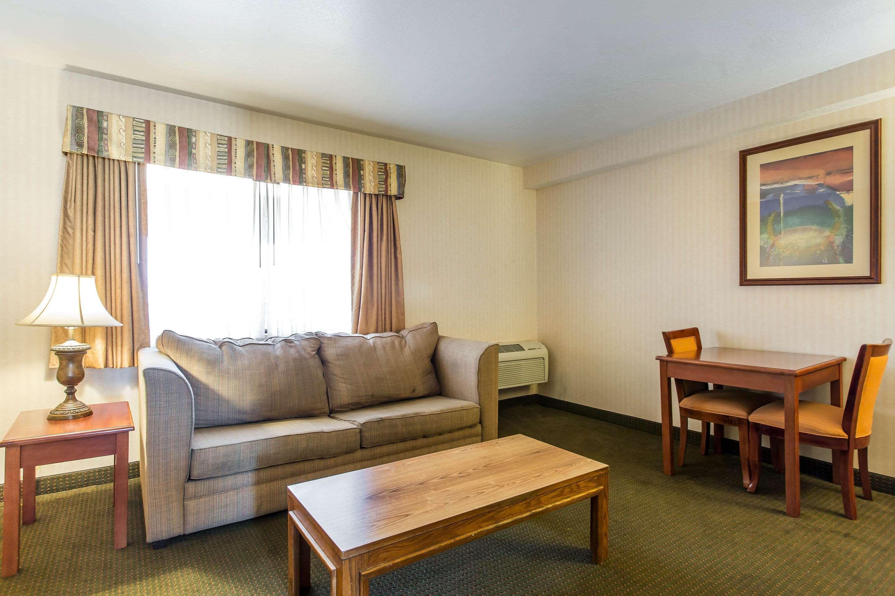 Econo Lodge Inn & Suites Riverside - Corona Exterior foto