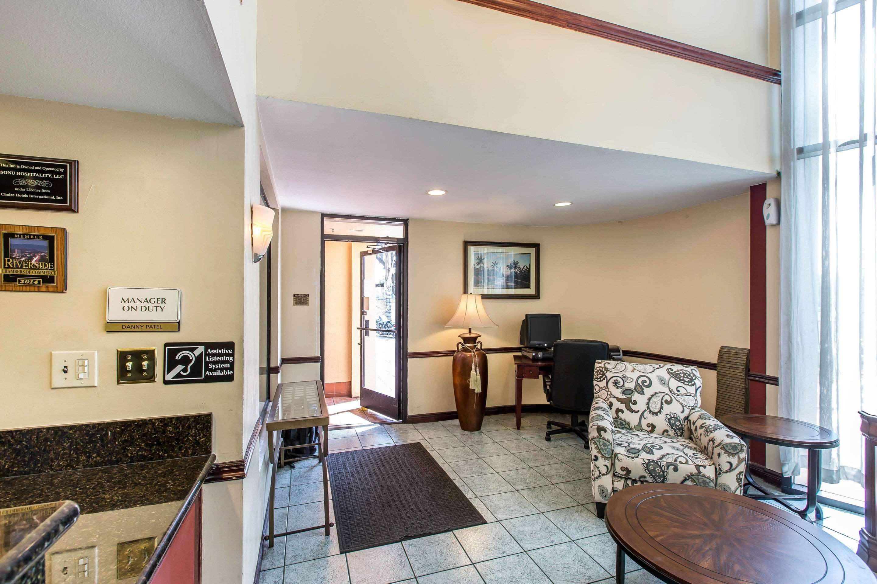 Econo Lodge Inn & Suites Riverside - Corona Exterior foto