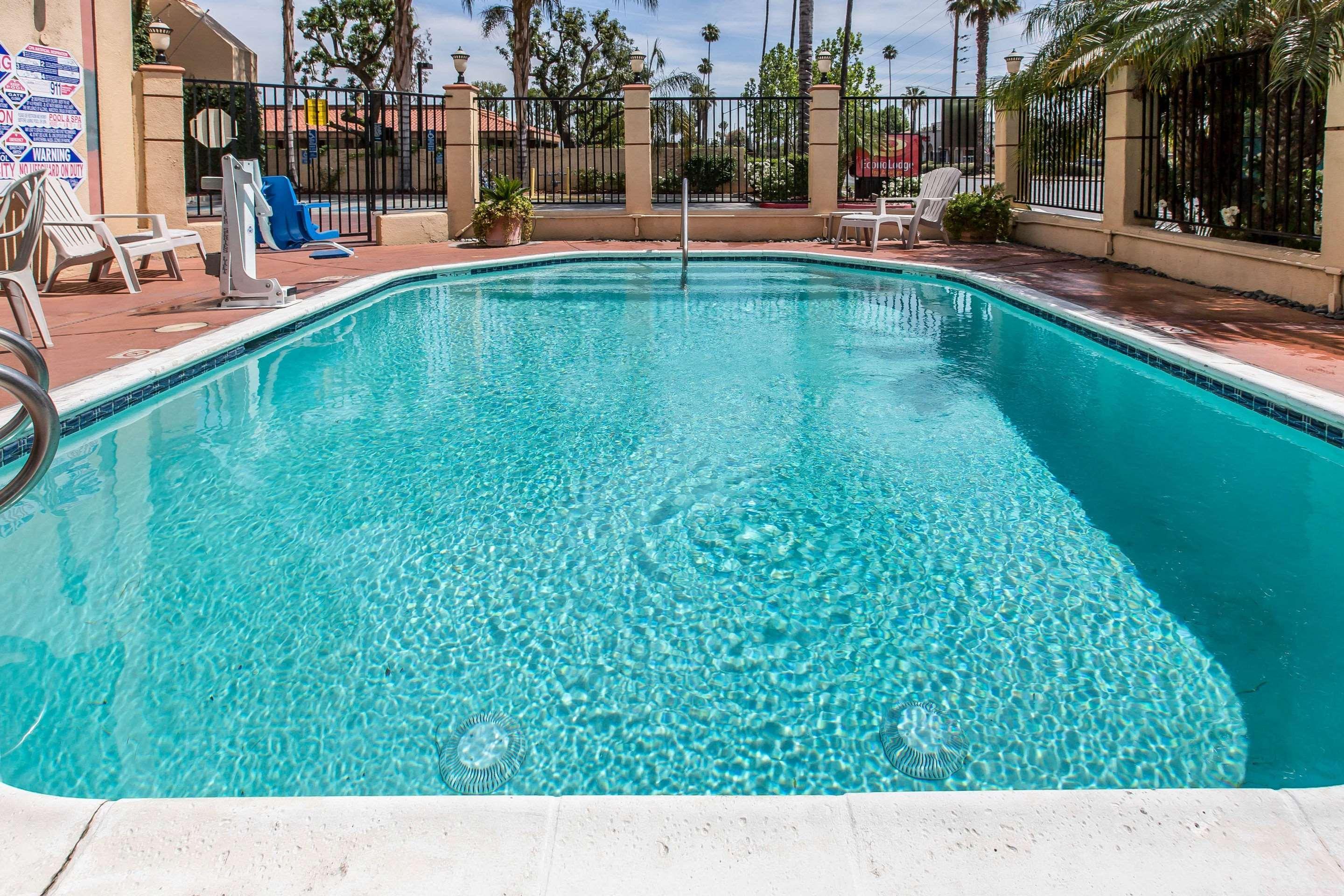 Econo Lodge Inn & Suites Riverside - Corona Exterior foto
