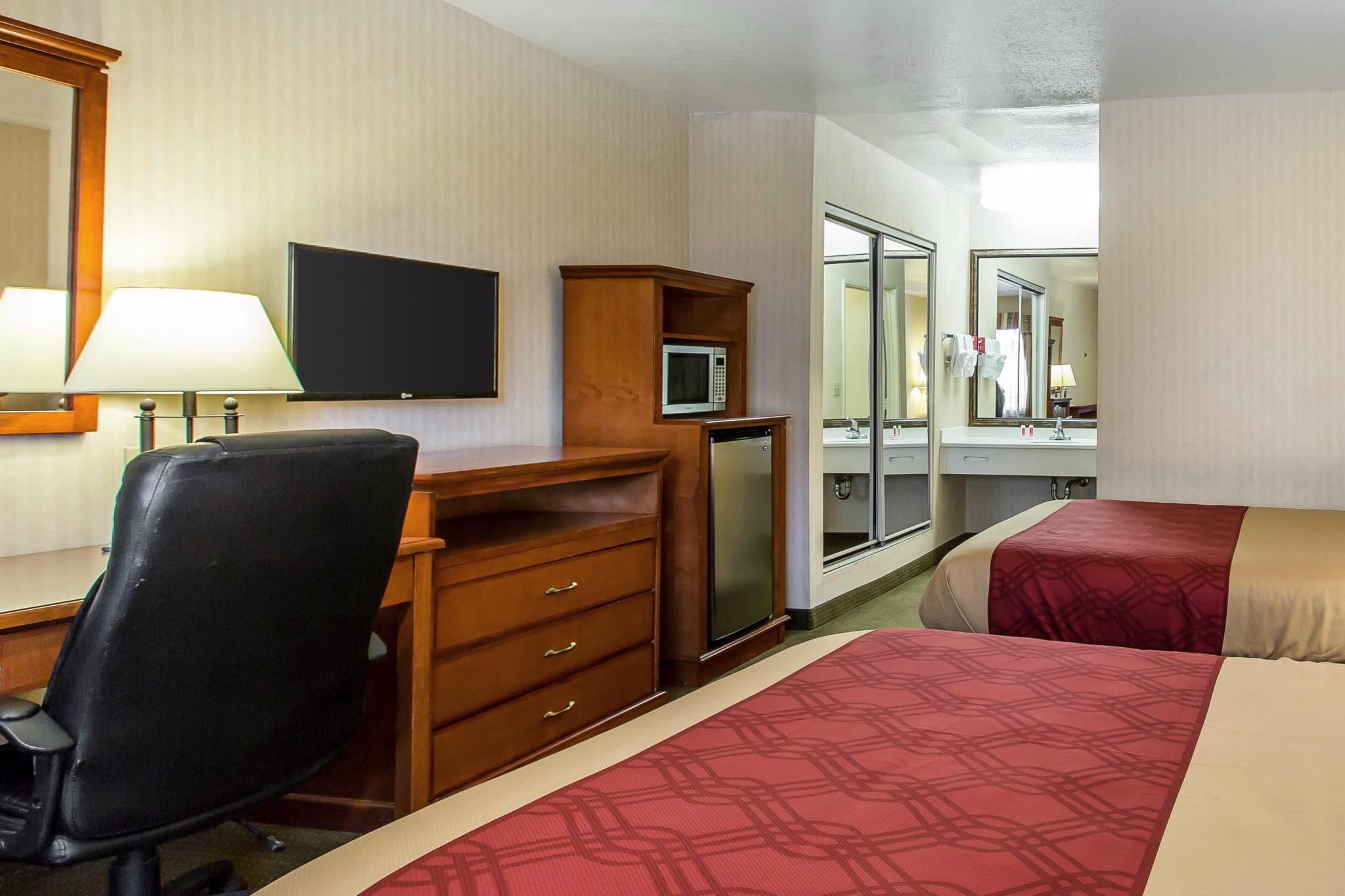 Econo Lodge Inn & Suites Riverside - Corona Exterior foto